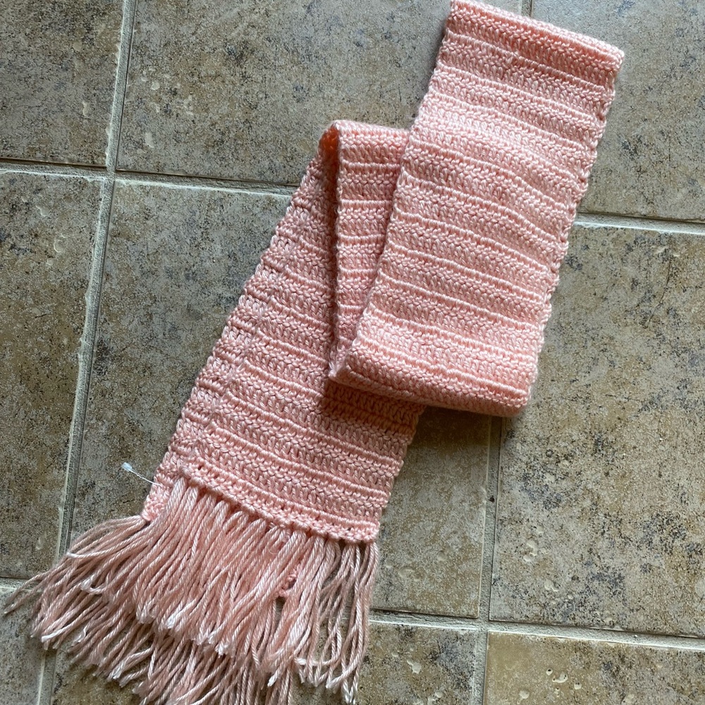 Hand craft - NWOT light pink scarf with fringe